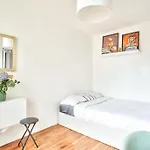 Bright - Studio For 2 In Belleville