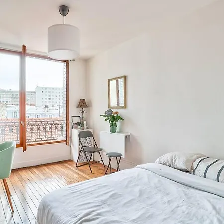 Bright - For 2 In Belleville Paris